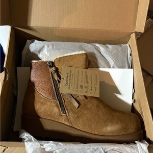 BearPaw Tan Ankle Boots with Zipper